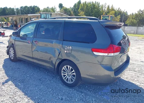 2011 Toyota Sienna Xle V6 z USA, uszkodzony, nr VIN 5TDYK3DC2BS125763